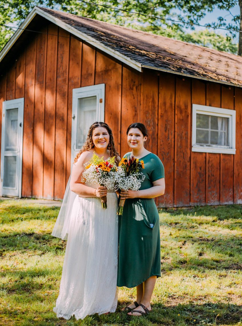 Kassidy Giggey '17 and her maid of honor, Christina Hallowell '16