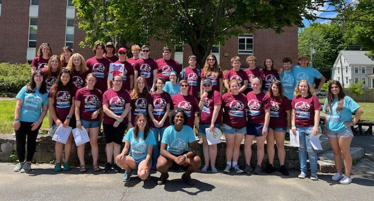 Incoming students of the UMF Class of 2026 who are participating in Farmington's June Summer Experience program and their student mentors