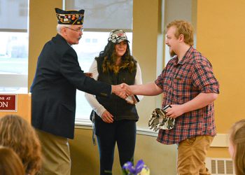 Veterans receiving award